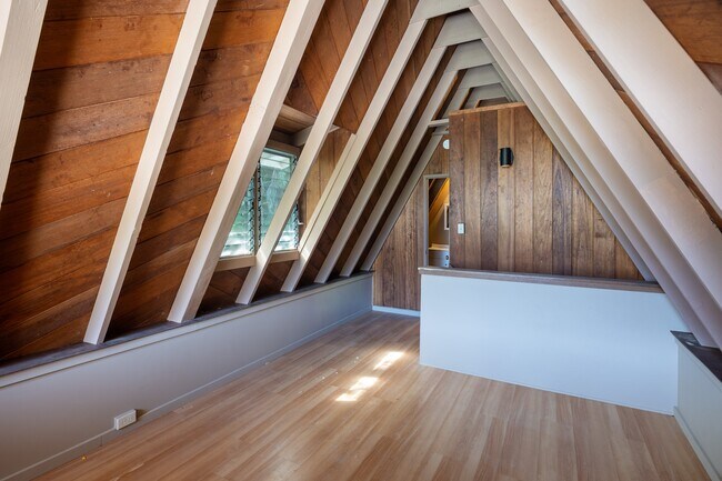 Building Photo - 3270 Huelani Dr