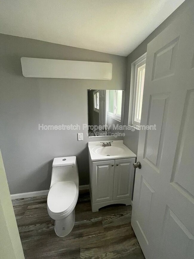 Building Photo - 430 Holiday Hl