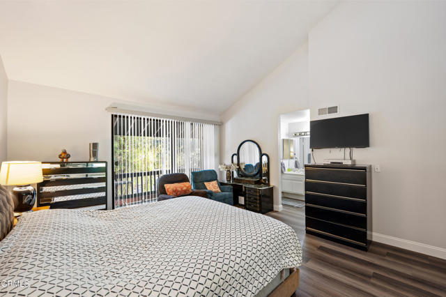 Building Photo - 5711 Owensmouth Ave