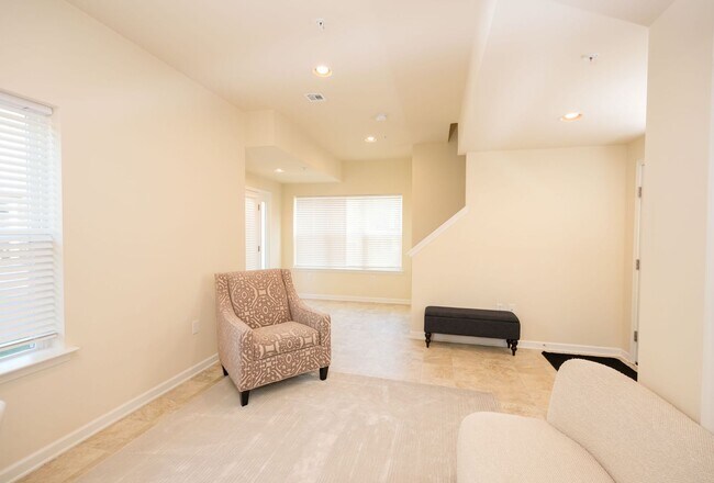 Building Photo - 119 High Pointe Dr