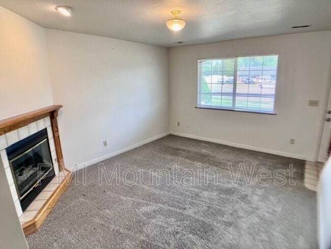 Building Photo - 1891 N Hill Field Rd