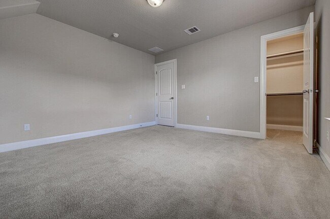 Building Photo - 5821 Viejo Dr