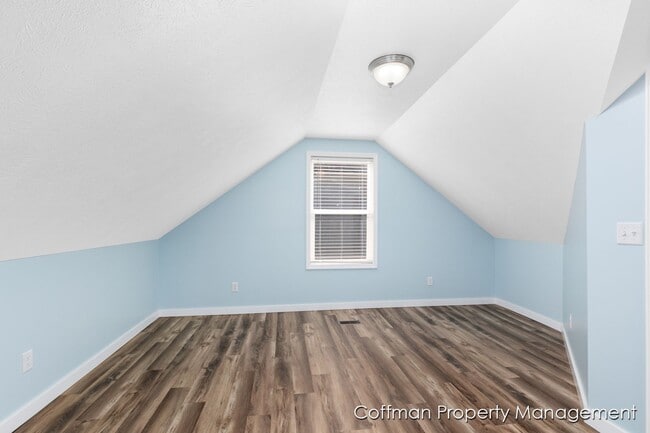 Building Photo - 4 Bed, 2 Full Bath Fully Remodeled Home