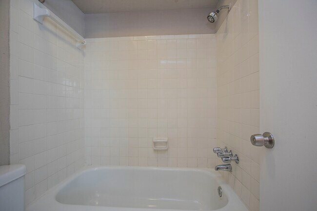 Building Photo - 1416 Hawthorne St