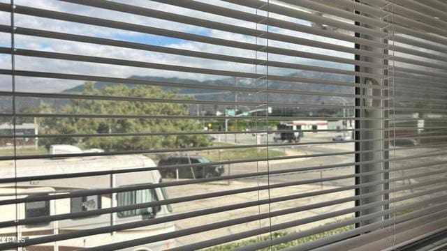 Building Photo - 2143 N Windsor Ave