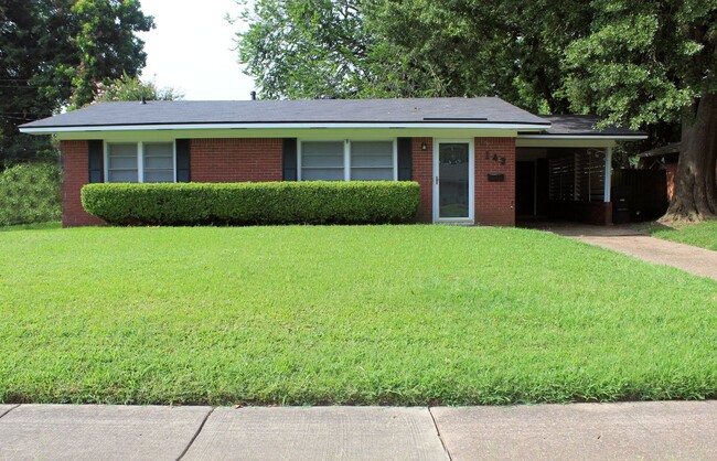 Primary Photo - Beautiful Broadmoor Bungalo