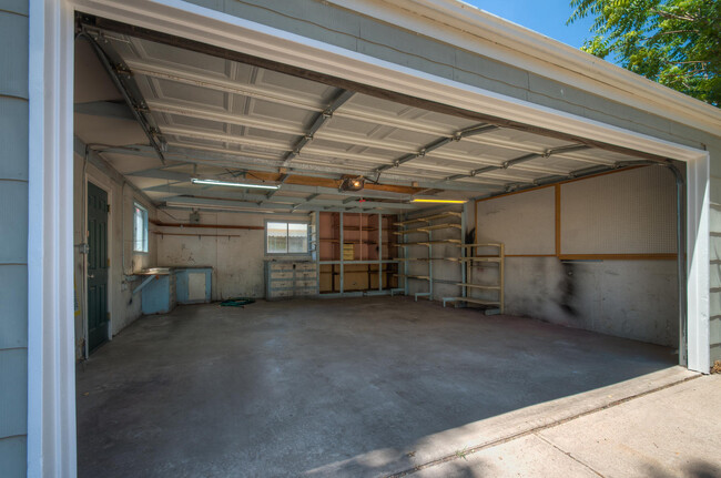 Building Photo - 3820 S Cherokee St