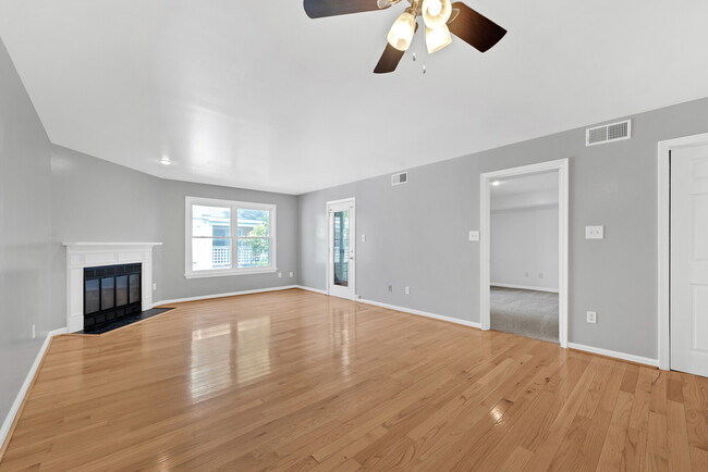 Building Photo - 102 Lantana Ln