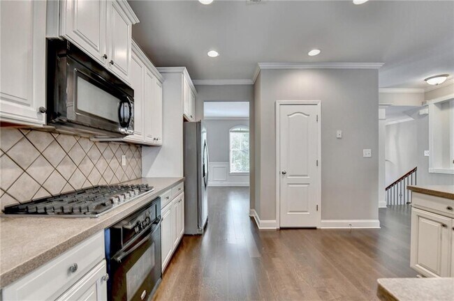 Building Photo - 812 Red Hart Ln