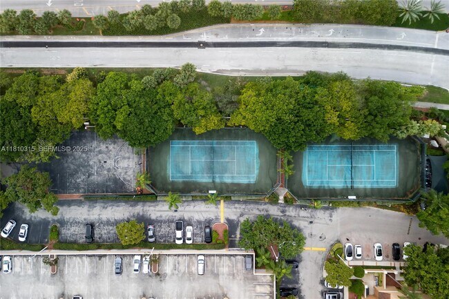 Building Photo - 19901 E Country Club Dr