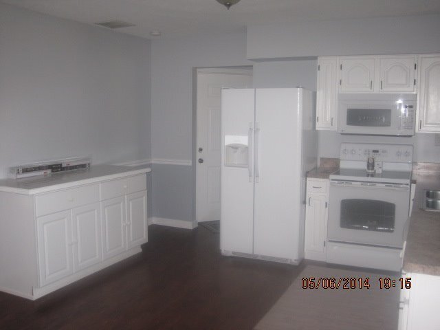 Building Photo - Three Bedroom Two Bath Rancher in the heart of Teays Valley