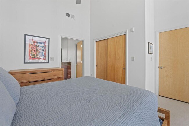 Building Photo - 1600 Barton Springs Rd