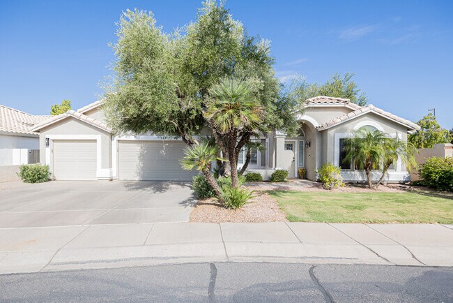 Building Photo - 904 S Dolphin Dr