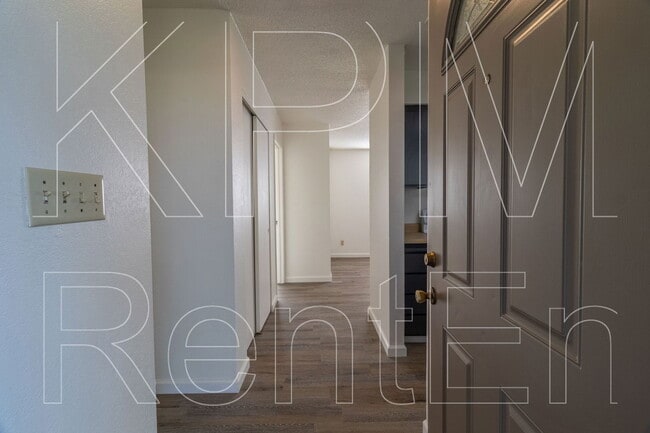 Building Photo - 8413 Neubourg Dr
