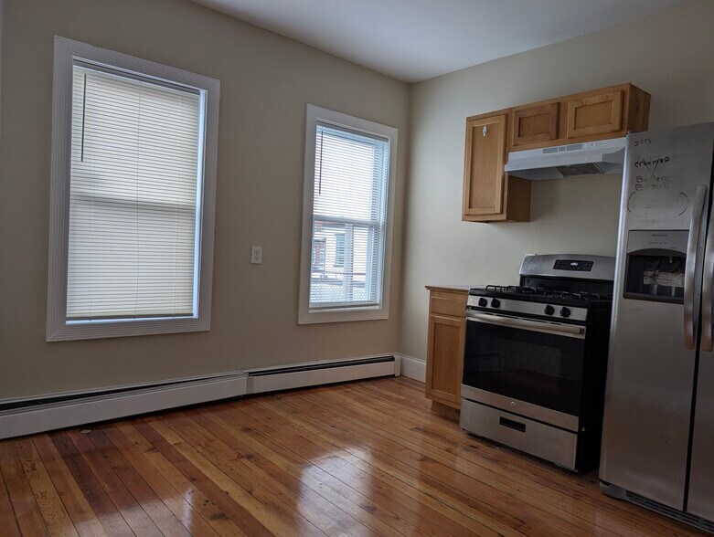 Kitchen - 38 Williams St