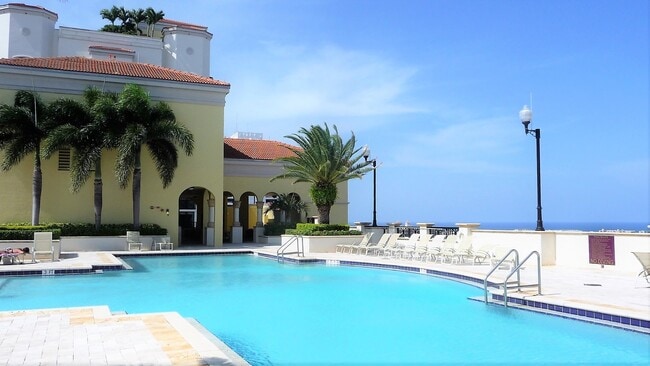 Building Photo - 801 S Olive Ave