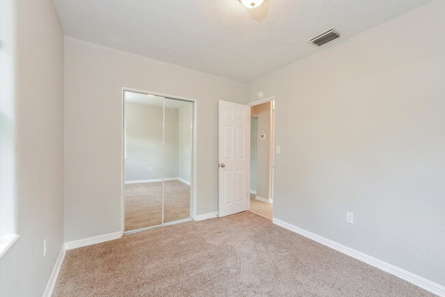 Building Photo - 321 W Dicie Ave