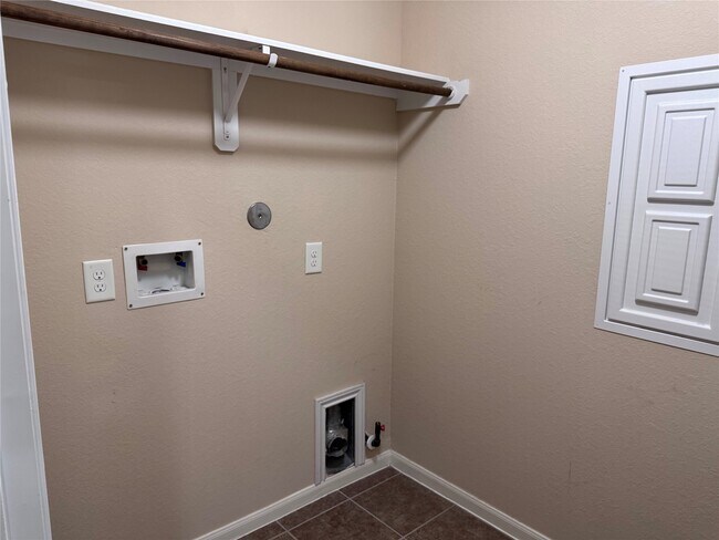Building Photo - 151 Forest Heights Ln