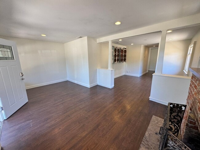 Building Photo - 3BD/2BA HOME off Old Hwy 80, Ample Parking...