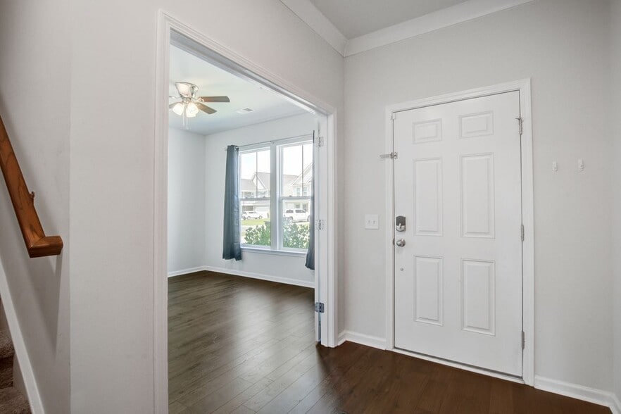 Building Photo - 423 Squire Pope Rd