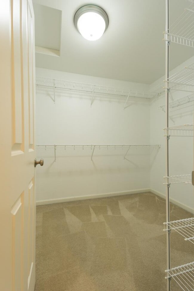 Building Photo - 4 bedroom in Kirkland WA 98033