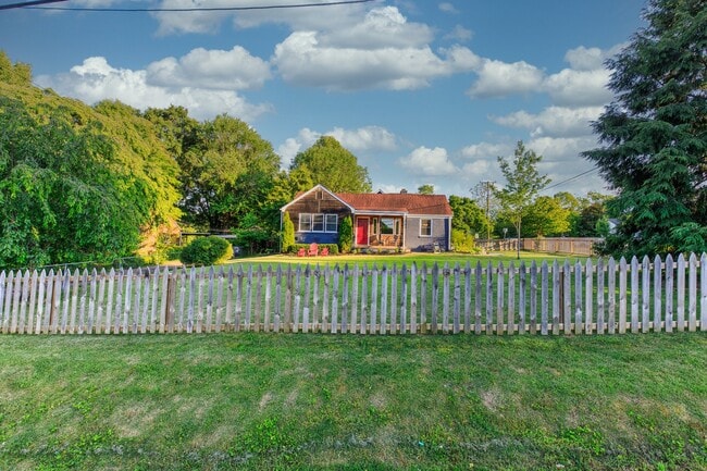 Building Photo - **APPLICATIONS APPROVED!**  Beautiful East Nashville Home on Porter for Lease!!