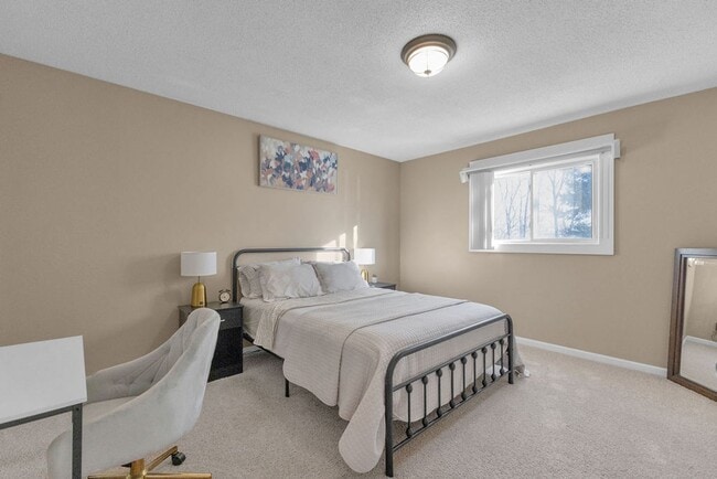 Building Photo - Comfortable 1 Bedroom Condo Living at Pembroke Gardens