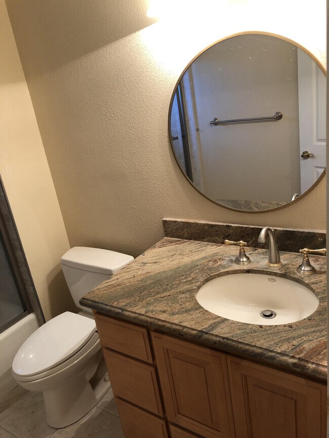 Building Photo - 452 E Santa Clara St