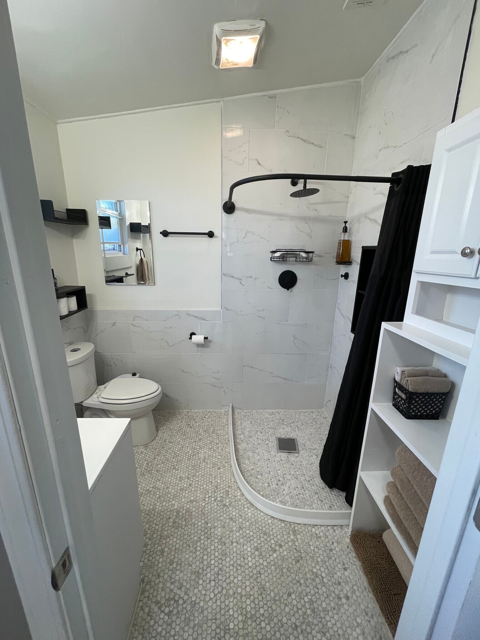 Building Photo - 230 W Myrtle St