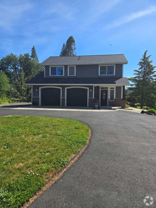 Building Photo - STATUS:AVAILABLE  | R17 | $ 2995