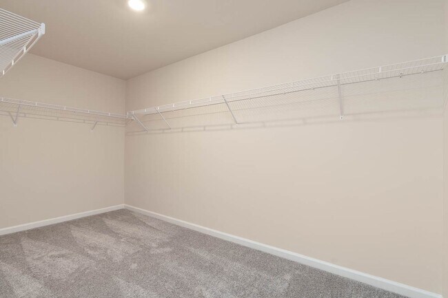 Building Photo - Cozy Townhome with 2 car garage!