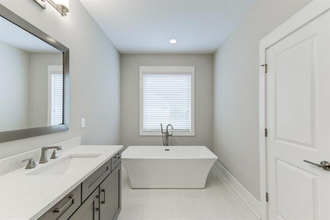 Building Photo - 4304 Walsh Dr