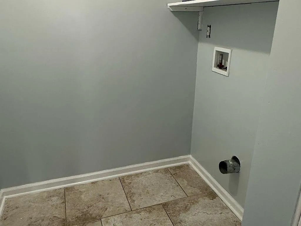 Building Photo - Room in House on Lakeview Rd