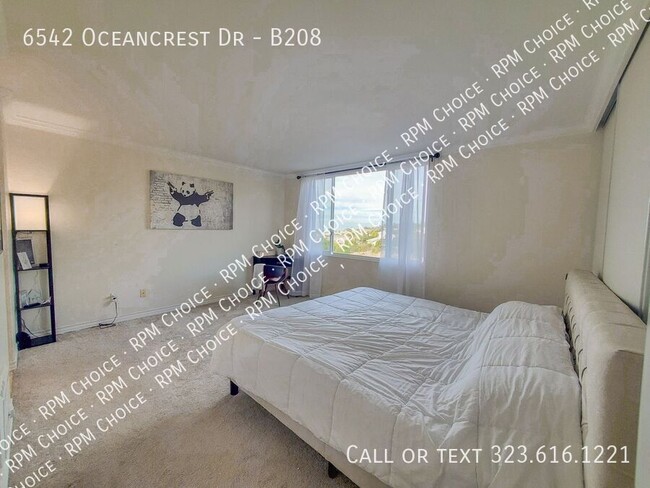 Building Photo - 6542 Ocean Crest Dr