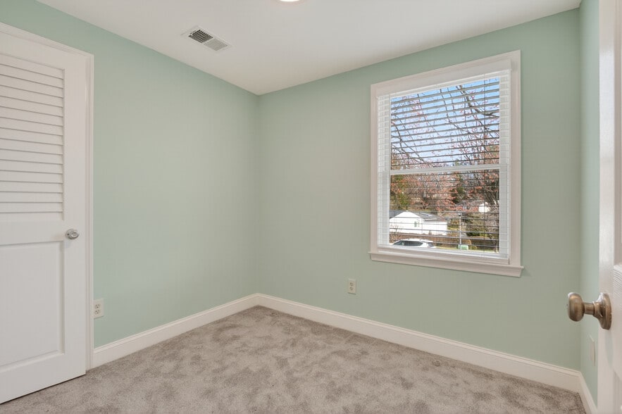 Building Photo - 19204 Saint Johnsbury Ln