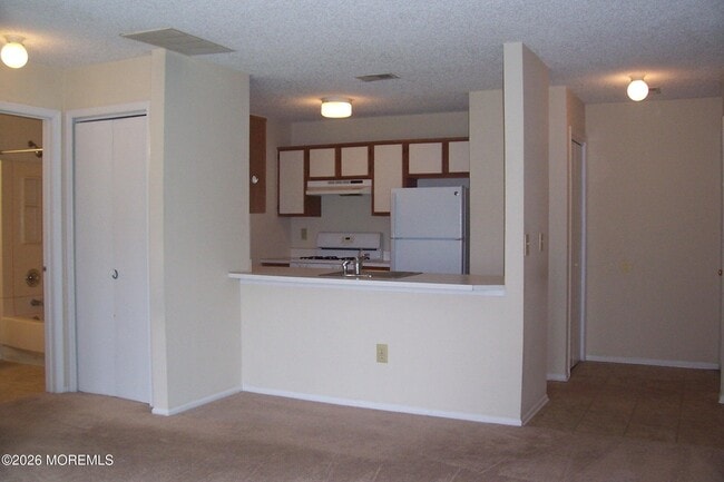 Building Photo - 107 Des Moines Ct