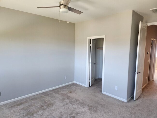 Building Photo - Beautiful Townhome in South Temecula with Views!