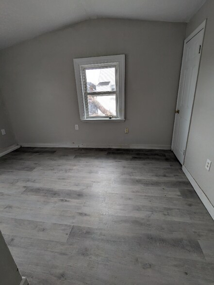 Building Photo - 14 Lathrop St