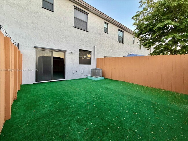 Building Photo - 18110 SW 148th Rd