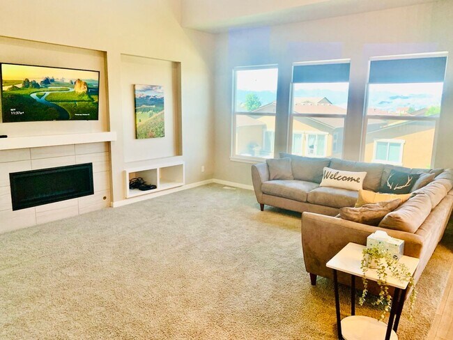 Building Photo - $2828 | 6BR/4BR | Fully Furnished Home in ...