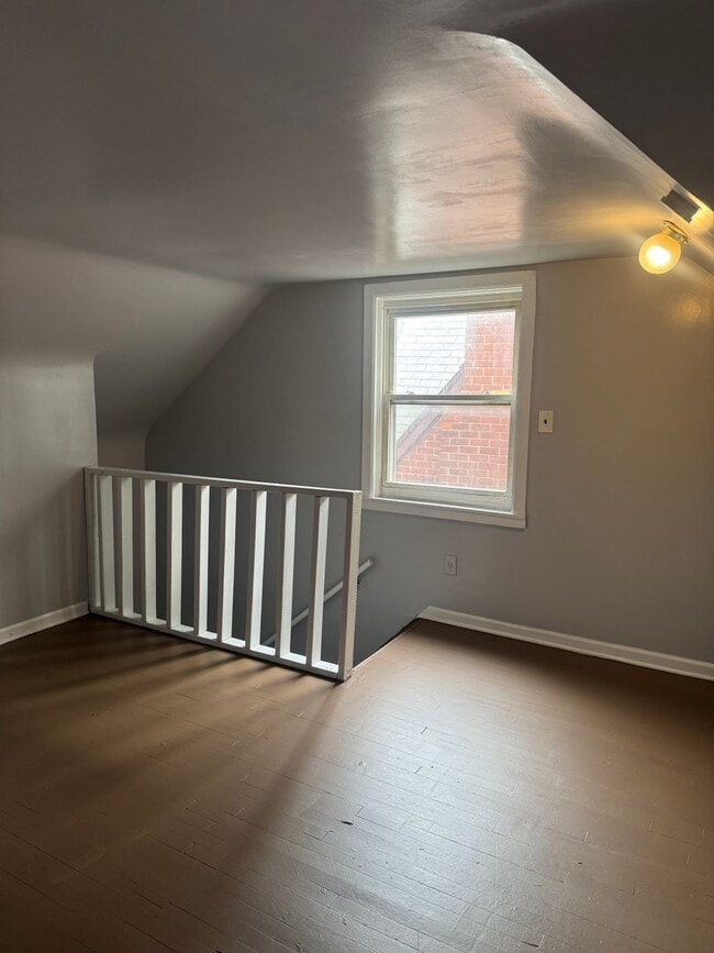 Building Photo - 4 bedroom Brick home