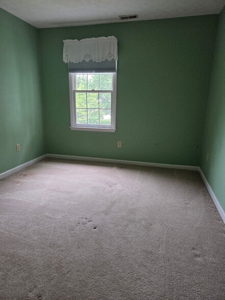 Building Photo - 305 Seminole Dr