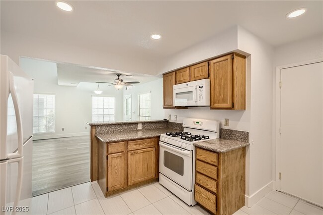 Building Photo - 4844 Maryvale Dr