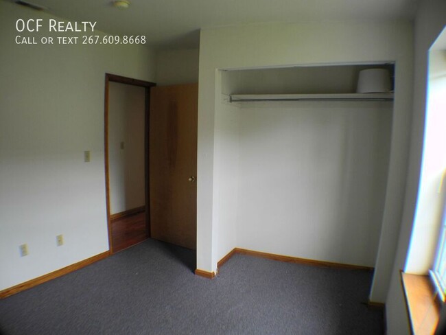Building Photo - Graduate Hospital Three Bedroom / One Bath...