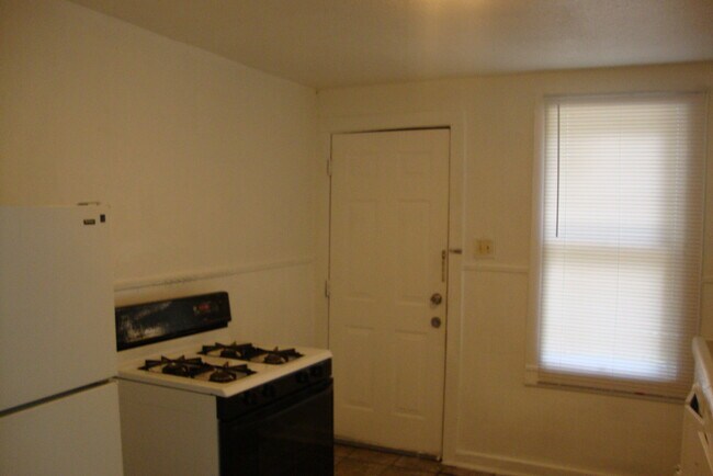Building Photo - 136 E Dullnig Ct