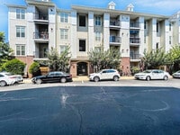 Building Photo - 1-Bed, 1-Bath Modern Condo with Balcony and Off-Street Parking