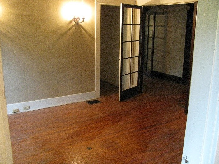Building Photo - 2911 Montbelle Dr