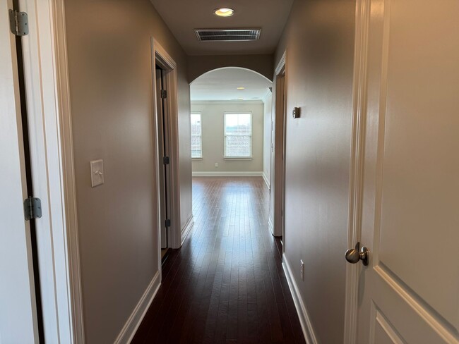 Building Photo - Luxury Townhome at The Enclave at Harpeth ...