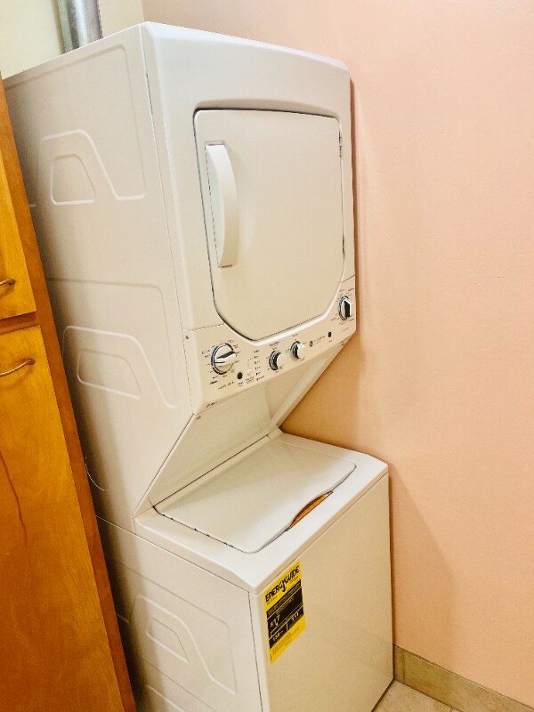 Building Photo - 124 S 2nd St