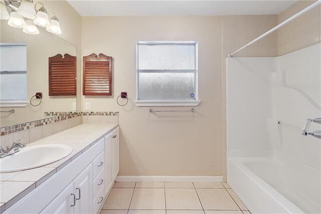 Building Photo - 1402 Shakespeare Ct